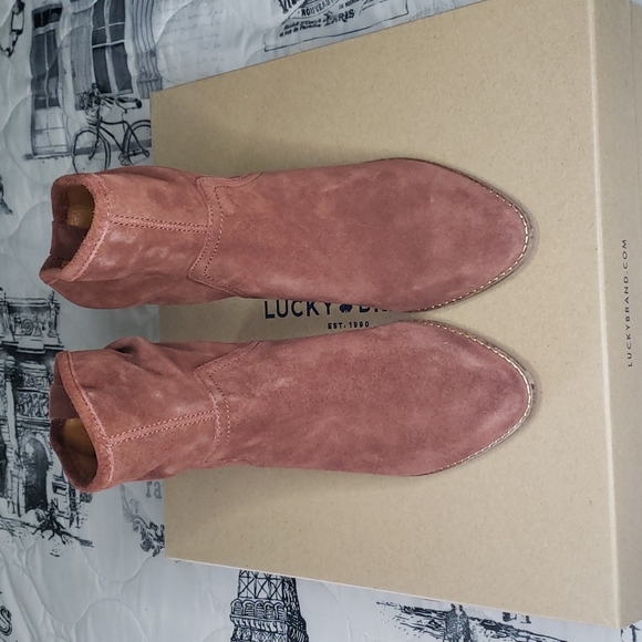 Lucky Brand: Brandy Lollin Suede Bootie (Size: 6M) - Picture 2 of 8